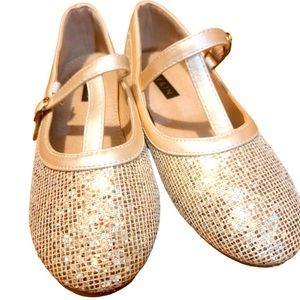 Young girls gold shining party shoes, size 1 1/2.